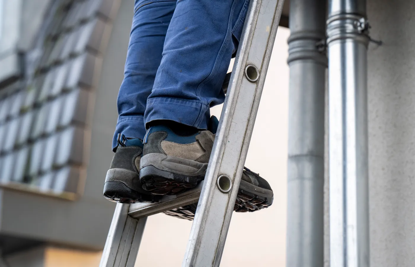 Ladder Safety & DIY Gutter Cleaning Risks in Decatur